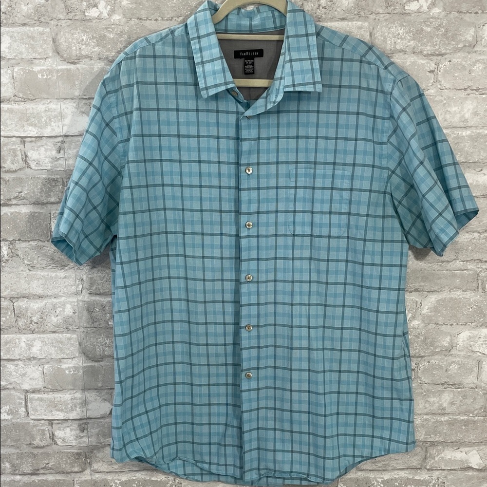 Van Heusen Men's Short Sleeve Checkered Shirt